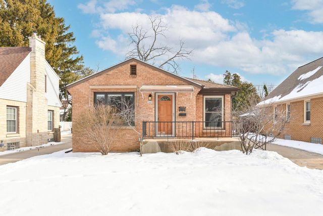 2440 S 81st STREET, West Allis, WI 53219