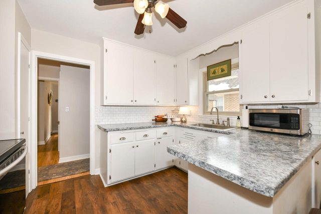 2440 S 81st STREET, West Allis, WI 53219