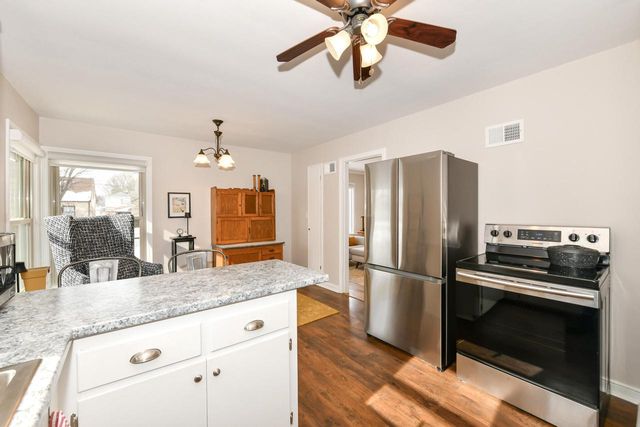 2440 S 81st STREET, West Allis, WI 53219