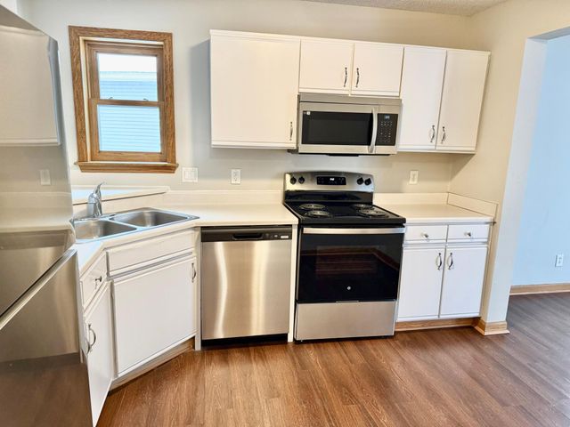 8573 Cardiff Lane, Eden Prairie, MN 55344