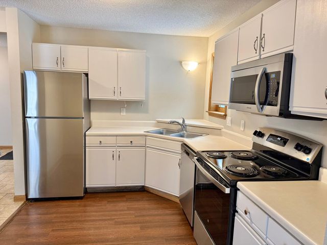 8573 Cardiff Lane, Eden Prairie, MN 55344