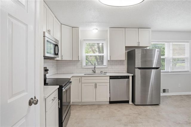 8909 Stark Avenue, Kansas City, MO 64138