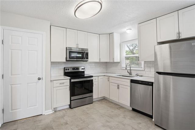 8909 Stark Avenue, Kansas City, MO 64138