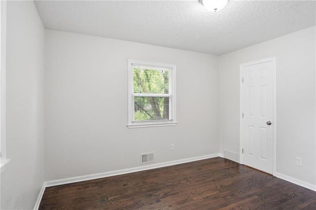 8909 Stark Avenue, Kansas City, MO 64138
