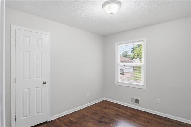 8909 Stark Avenue, Kansas City, MO 64138