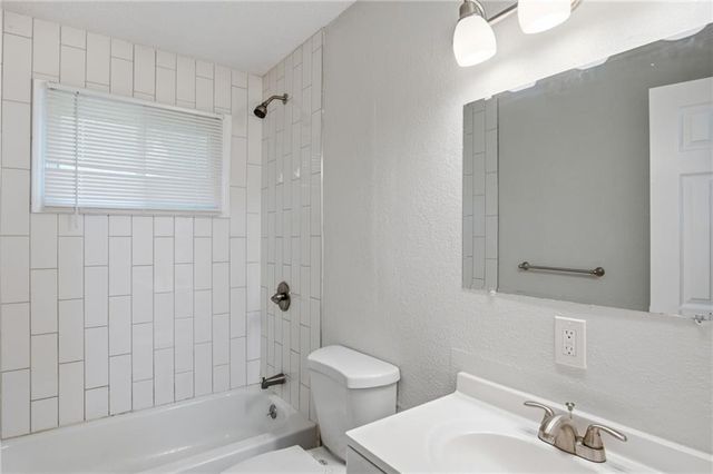 8909 Stark Avenue, Kansas City, MO 64138