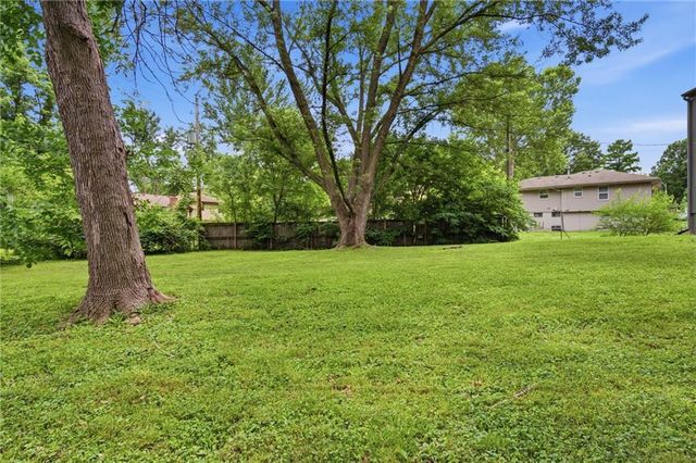 8909 Stark Avenue, Kansas City, MO 64138