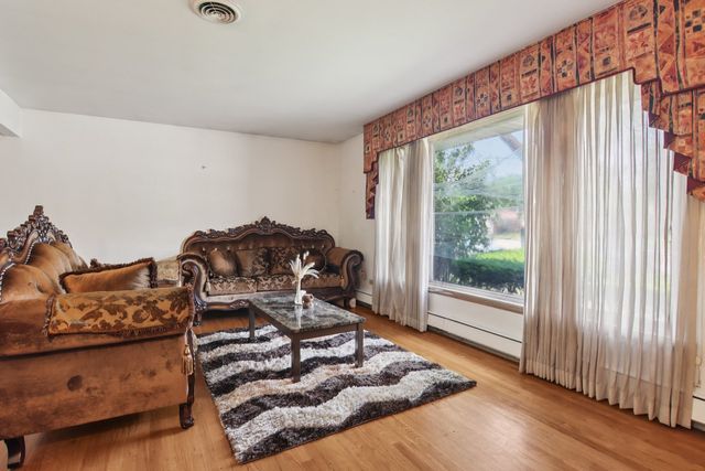 949 E 170th Street, South Holland, IL 60473