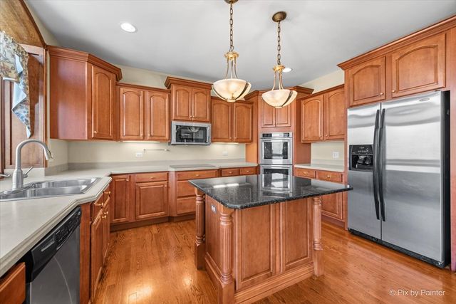 261 Johnson Woods Drive, Batavia, IL 60510