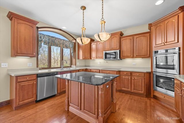 261 Johnson Woods Drive, Batavia, IL 60510