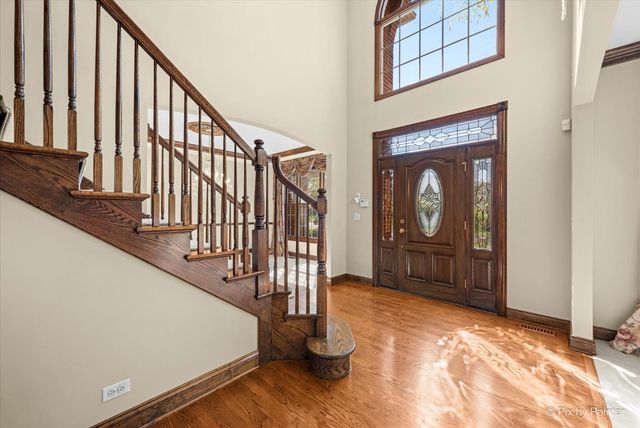 261 Johnson Woods Drive, Batavia, IL 60510