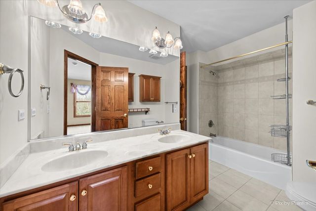 261 Johnson Woods Drive, Batavia, IL 60510