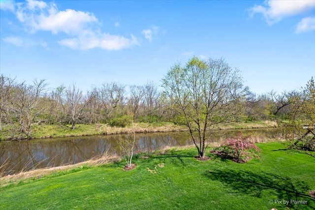 261 Johnson Woods Drive, Batavia, IL 60510
