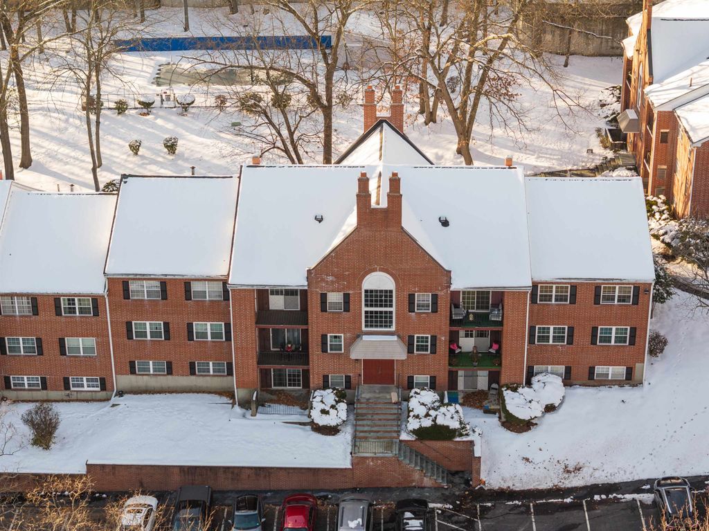 5 Louisburg Sq Apt 11, Nashua, NH 03060