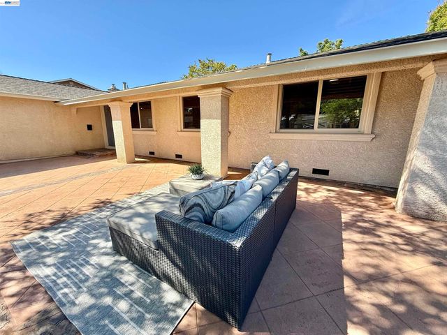 2249 Stonebridge Rd, Livermore, CA 94550