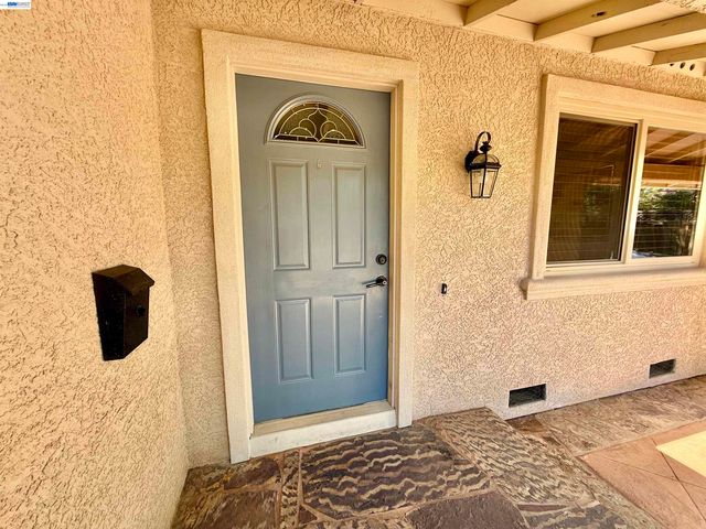 2249 Stonebridge Rd, Livermore, CA 94550