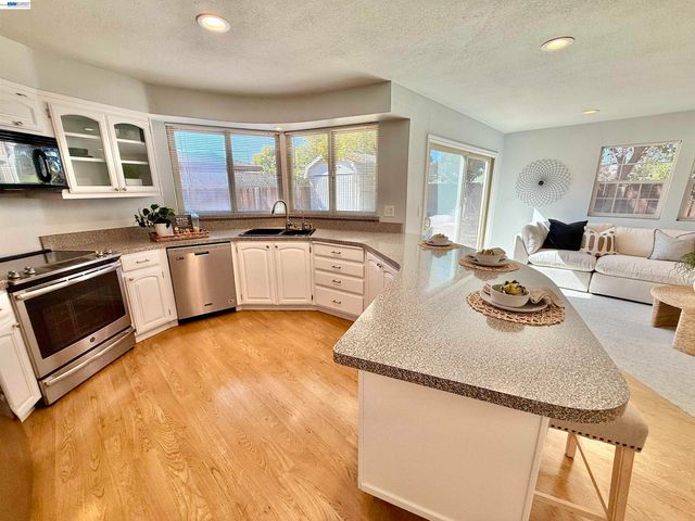 2249 Stonebridge Rd, Livermore, CA 94550