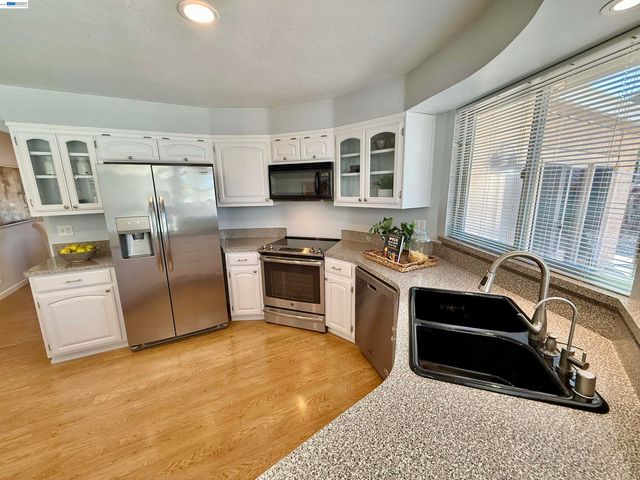 2249 Stonebridge Rd, Livermore, CA 94550