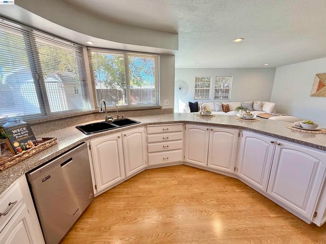 2249 Stonebridge Rd, Livermore, CA 94550