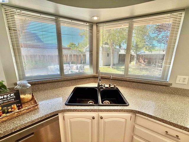 2249 Stonebridge Rd, Livermore, CA 94550