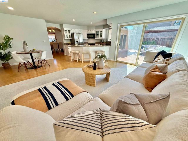2249 Stonebridge Rd, Livermore, CA 94550