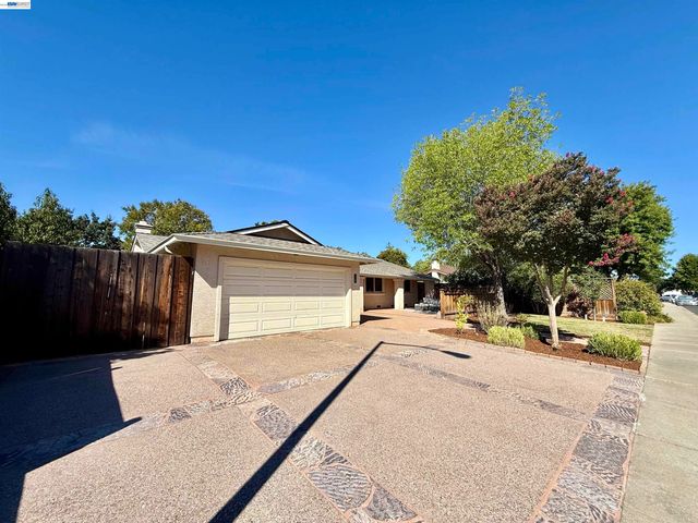 2249 Stonebridge Rd, Livermore, CA 94550