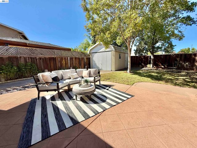 2249 Stonebridge Rd, Livermore, CA 94550