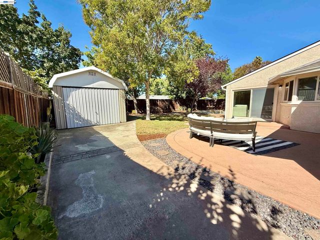 2249 Stonebridge Rd, Livermore, CA 94550