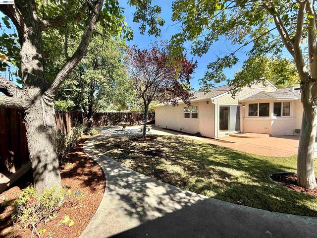 2249 Stonebridge Rd, Livermore, CA 94550