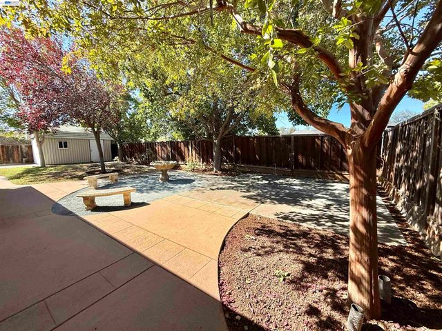 2249 Stonebridge Rd, Livermore, CA 94550