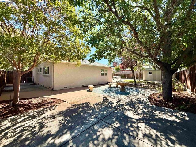 2249 Stonebridge Rd, Livermore, CA 94550