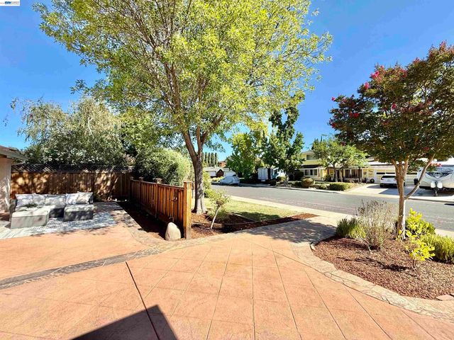 2249 Stonebridge Rd, Livermore, CA 94550