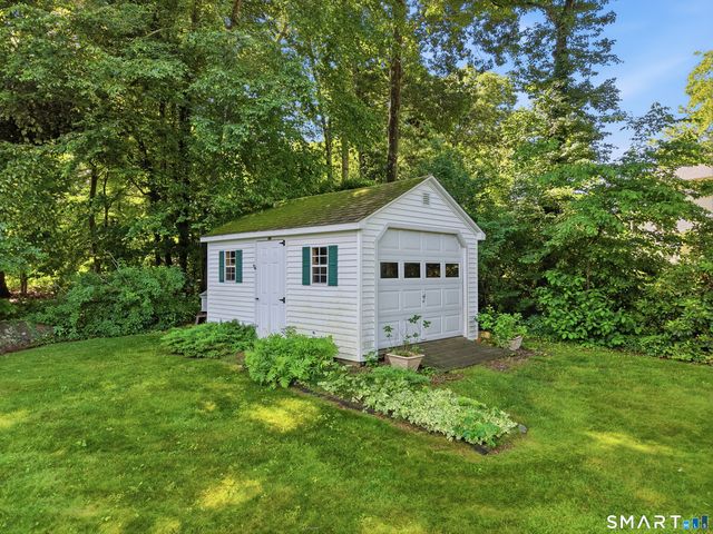 18 Oakridge Drive, Ledyard, CT 06335