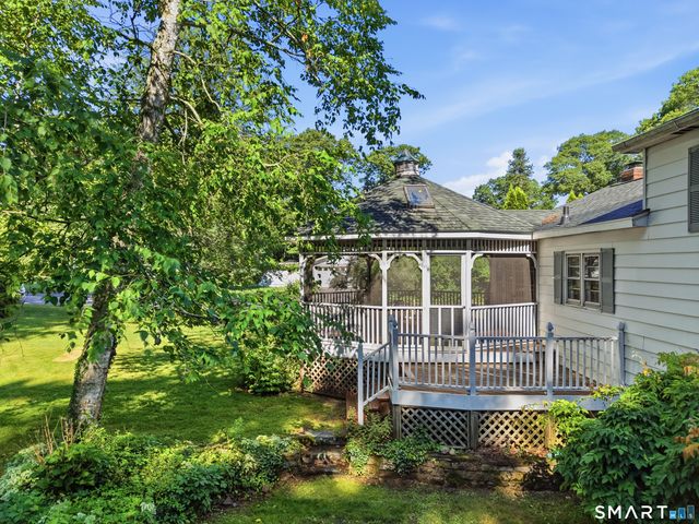 18 Oakridge Drive, Ledyard, CT 06335