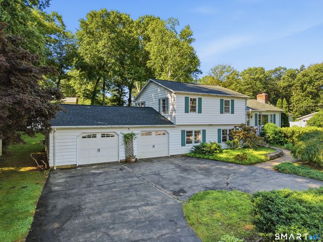 18 Oakridge Drive, Ledyard, CT 06335