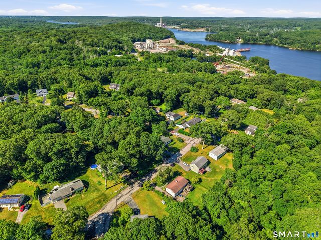 18 Oakridge Drive, Ledyard, CT 06335