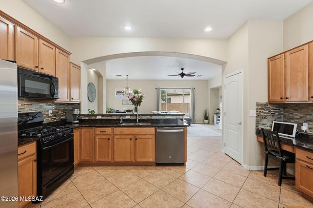 998 W Waxleaf Place, Oro Valley, AZ 85755