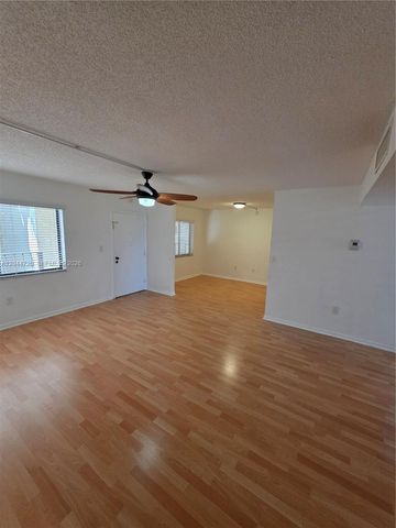 8065 SW 107th Avenue 214, Miami, FL 33173