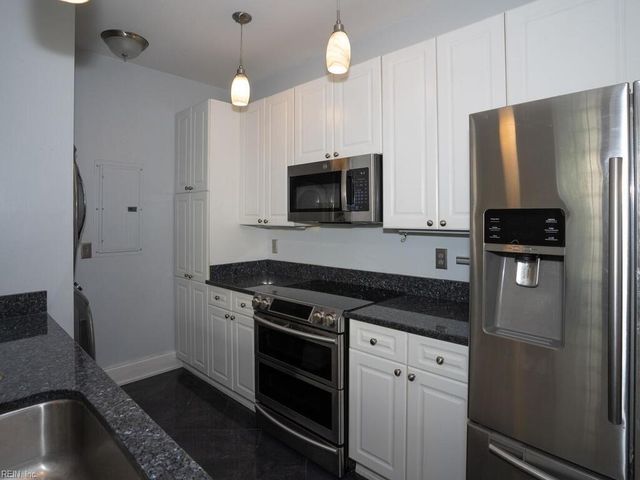 2028 Smallbrooke CT, Virginia Beach, VA 23454
