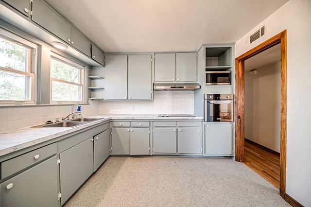 15187 N Pecan Ave, Gardendale, TX 79758