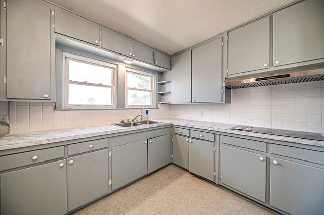 15187 N Pecan Ave, Gardendale, TX 79758