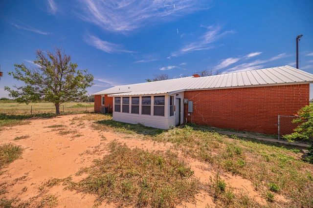 15187 N Pecan Ave, Gardendale, TX 79758