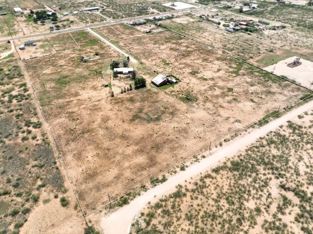 15187 N Pecan Ave, Gardendale, TX 79758