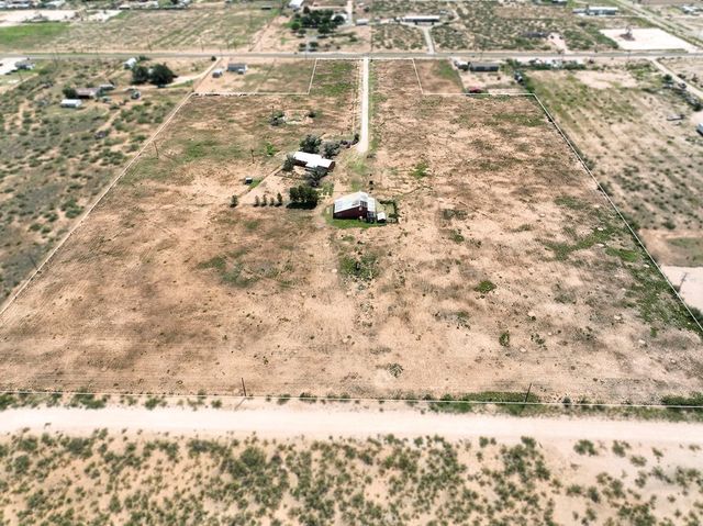 15187 N Pecan Ave, Gardendale, TX 79758