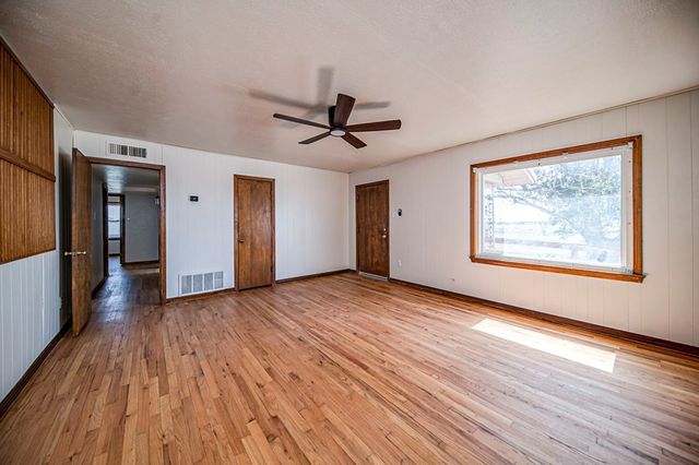 15187 N Pecan Ave, Gardendale, TX 79758