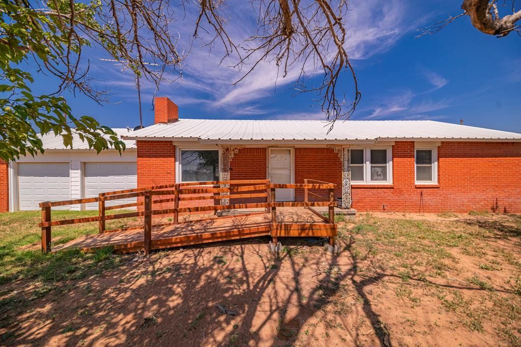 15187 N Pecan Ave, Gardendale, TX 79758