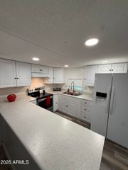 2650 W UNION HILLS Drive 323, Phoenix, AZ 85027