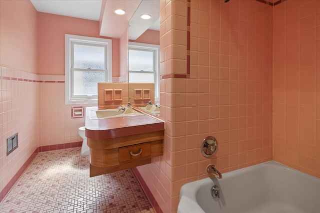 6024 N Kostner Avenue, Chicago, IL 60646