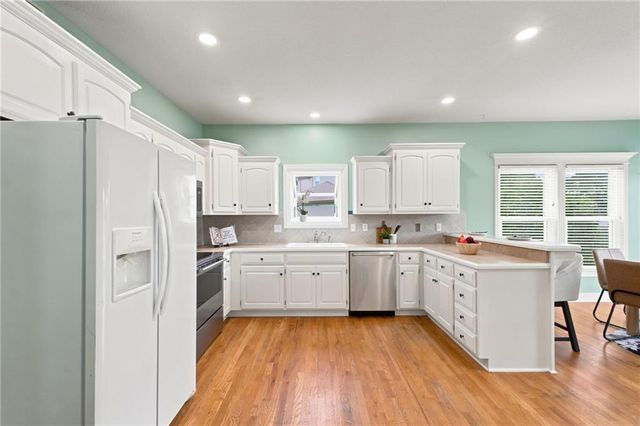 808 SW 33rd Street, Lee's Summit, MO 64082