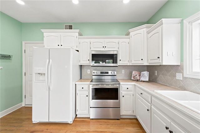 808 SW 33rd Street, Lee's Summit, MO 64082